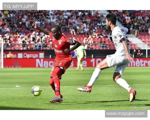 西布朗主场迎战莱斯特城双方争夺英超关键三分之战