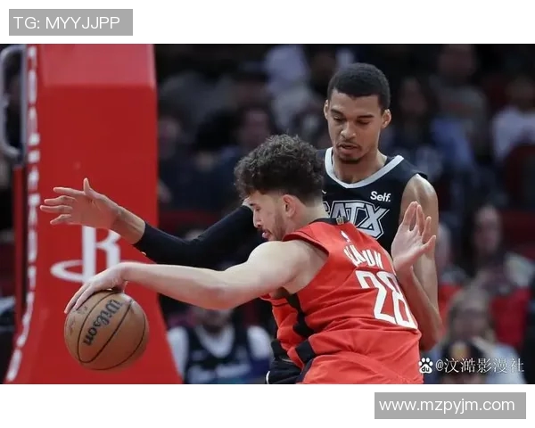 马刺与火箭激战正酣16日对决引发球迷热议与期待 马刺与火箭激战正酣16日对决引发球迷热议与期待